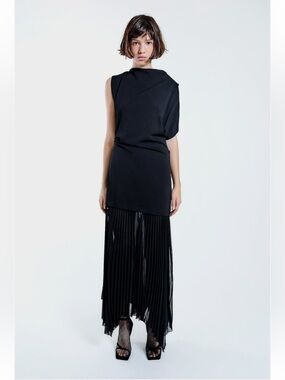 NWT ZARA RUCHED PLEATED DRESS
LIMITED EDITION